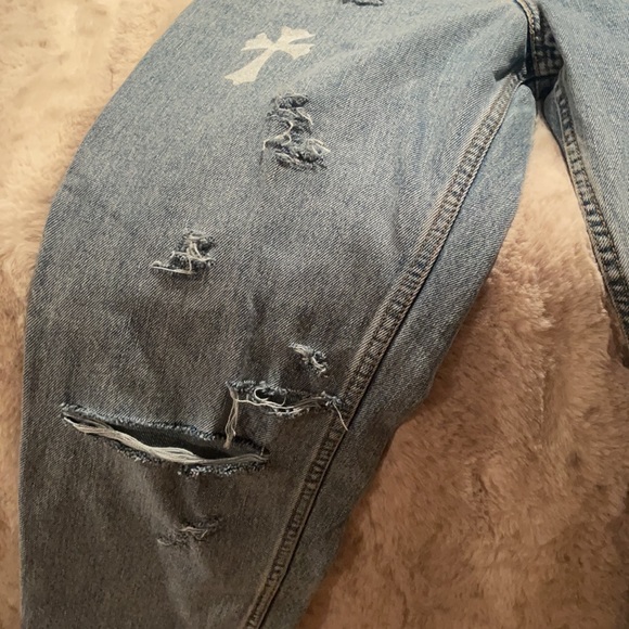 ✨womens denim Levi’s jeans with white painted crosses✨ - Picture 4 of 10
